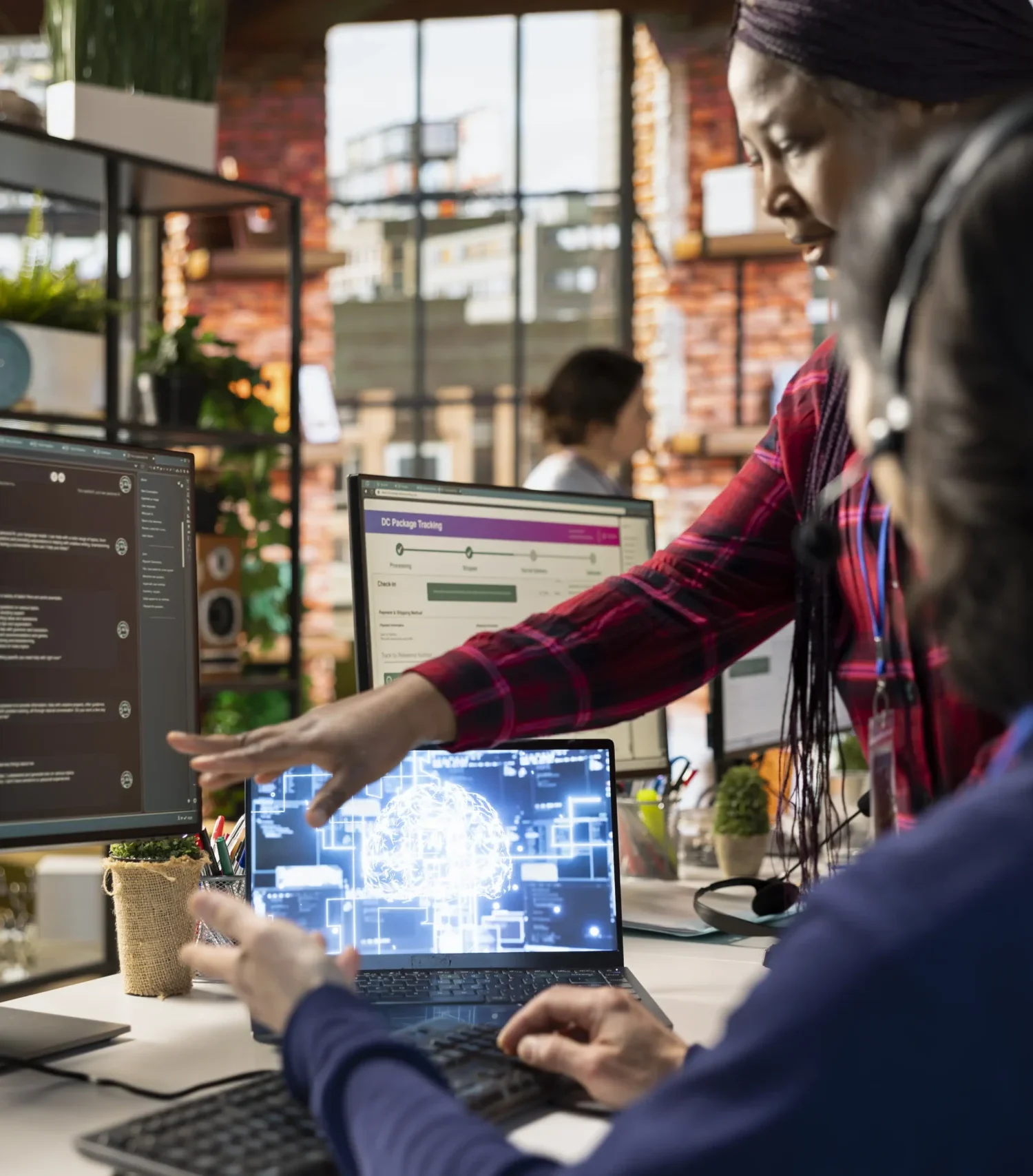 convertio.in_manager-call-center-shows-man-how-use-company-ai-software