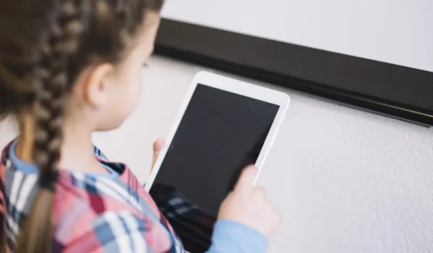 convertio.in_overhead-view-girl-using-digital-tablet